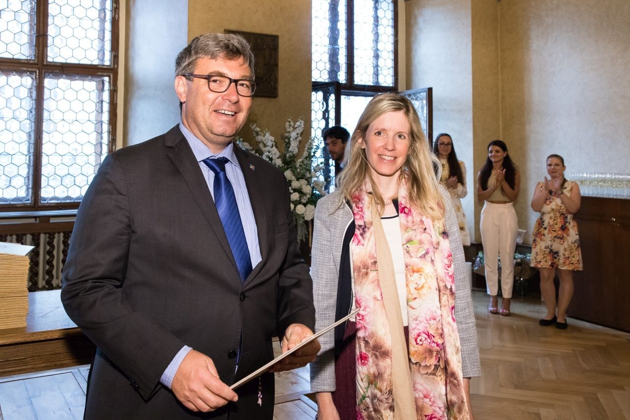 Inge appointed Professorem hospitem